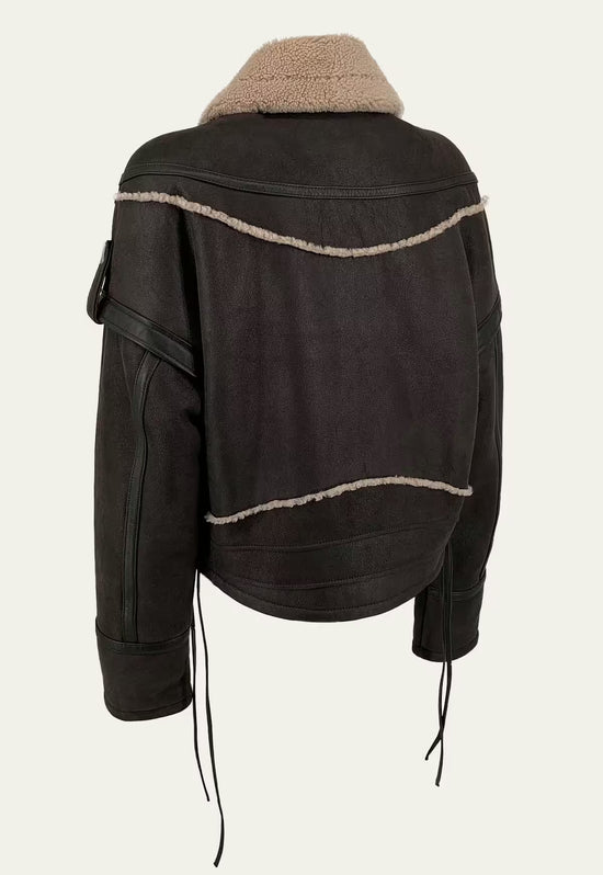 Curly Lammfelljacke - Voluminöse Eleganz inspiriert vom modernen Country Look