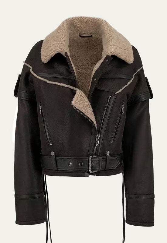 Curly Lammfelljacke - Voluminöse Eleganz inspiriert vom modernen Country Look