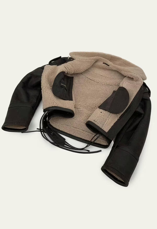 Curly Lammfelljacke - Voluminöse Eleganz inspiriert vom modernen Country Look