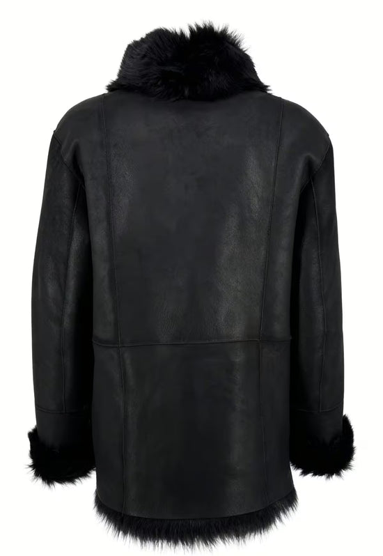 Wendbare Lammfelljacke - Anmut und Sanftheit in Bewegung und Form