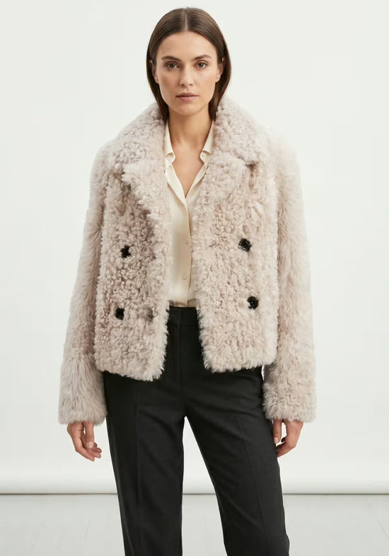 Luxuriöse Curly Lammfelljacke in Creme-Beige  Modell 1043
