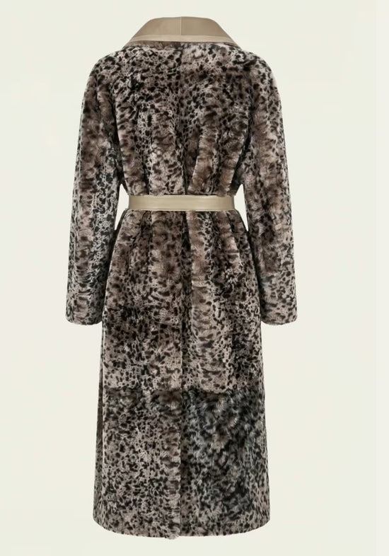 Luxuriöser Shearling-Wendemantel mit Leoparden-Dessin – Taupe & Sandton– Modell 1987