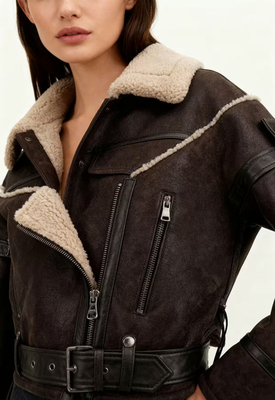 Curly Lammfelljacke - Voluminöse Eleganz inspiriert vom modernen Country Look