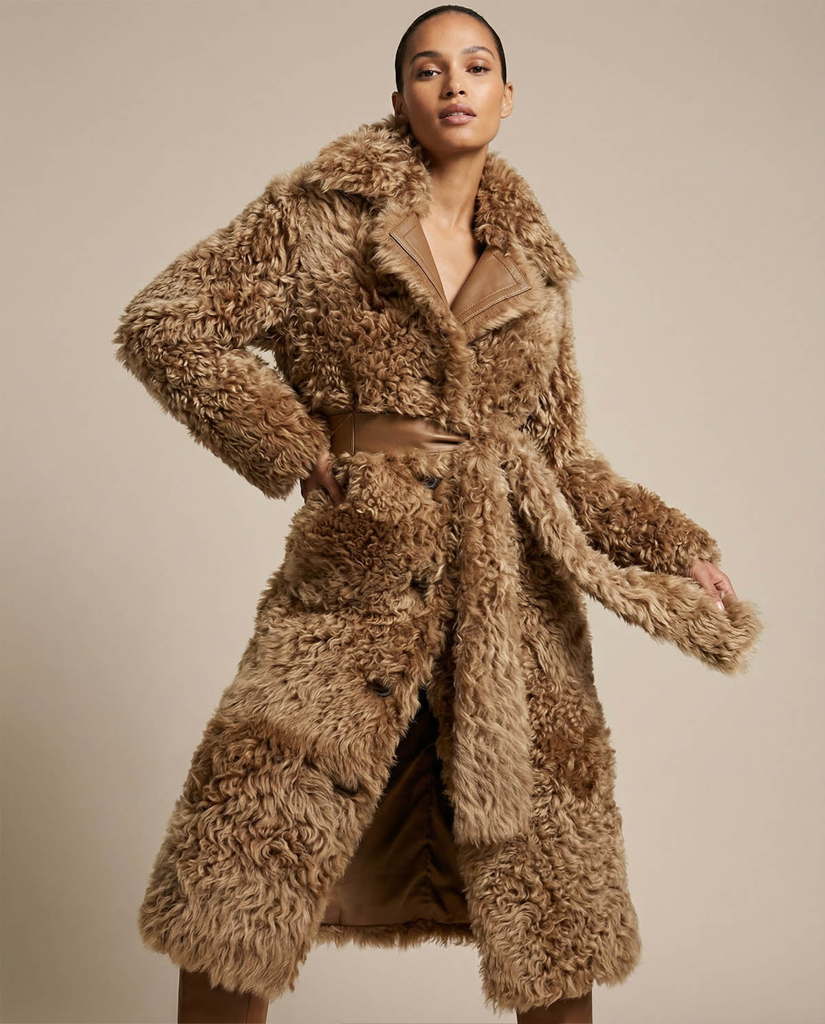 Curly Wendemantel Noella aus Lammfell in Beige